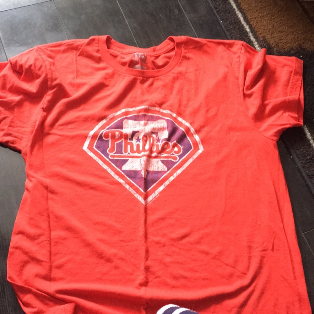 Phillies large T shirt